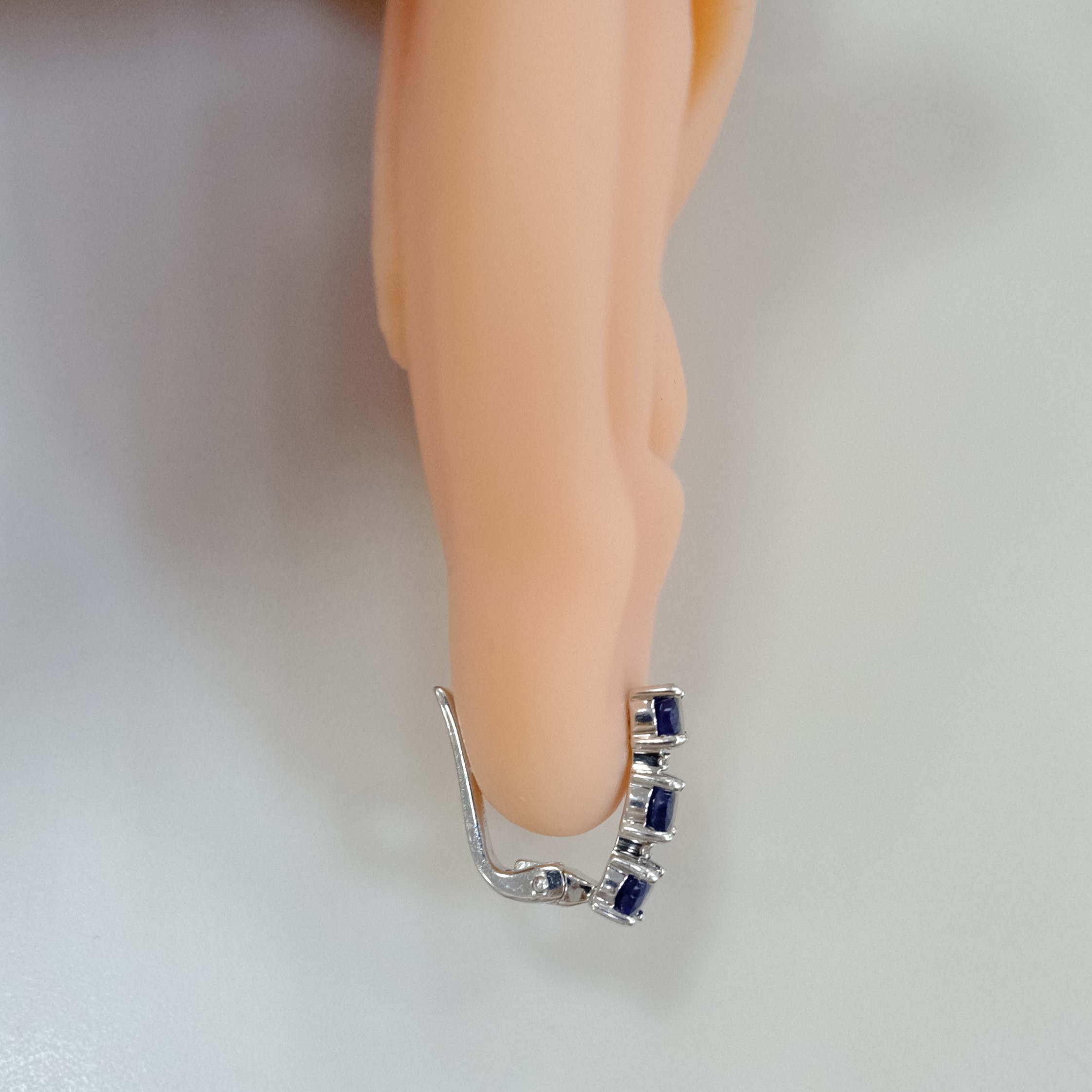 Серебряные серьги с сапфирами